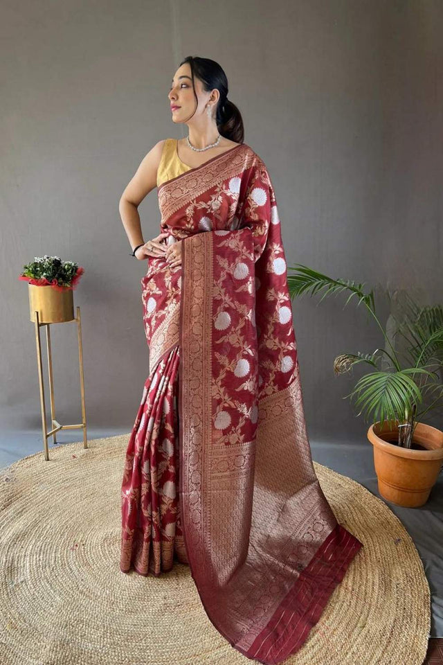 Red Banarasi Woven Soft Silk Saree (50107_4)