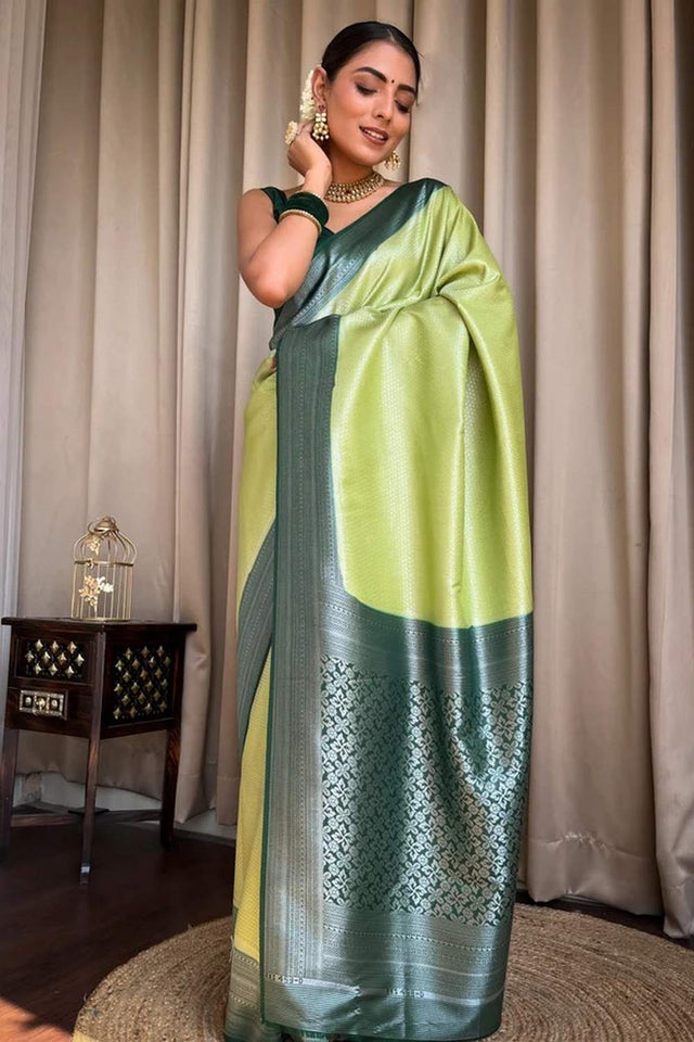 Green Banarasi Woven Soft Silk Saree (50146_2)