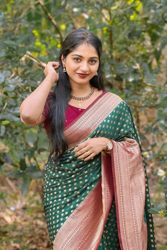 Green Banarasi Woven Soft Silk Saree (50181)