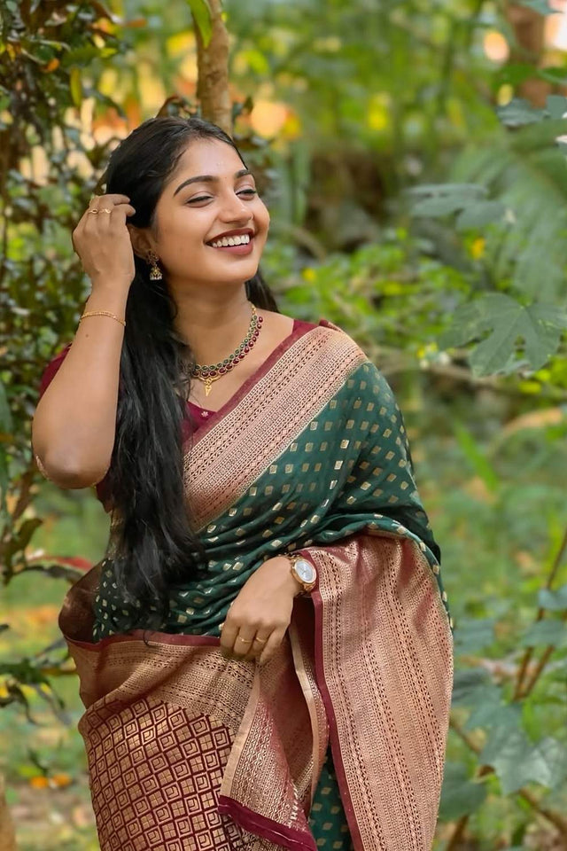 Green Banarasi Woven Soft Silk Saree (50181)
