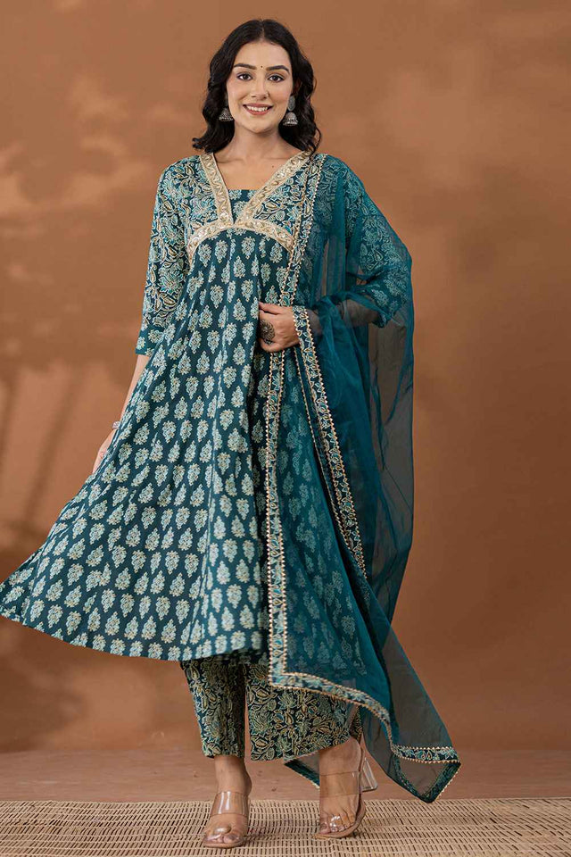 Green Ethnic Motifs Thread Work Pure Cotton Kurti Pant Set