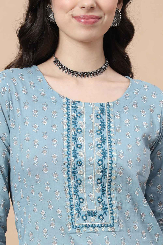 Blue Ethnic Motifs Thread Work Pure Cotton Kurti Pant Set