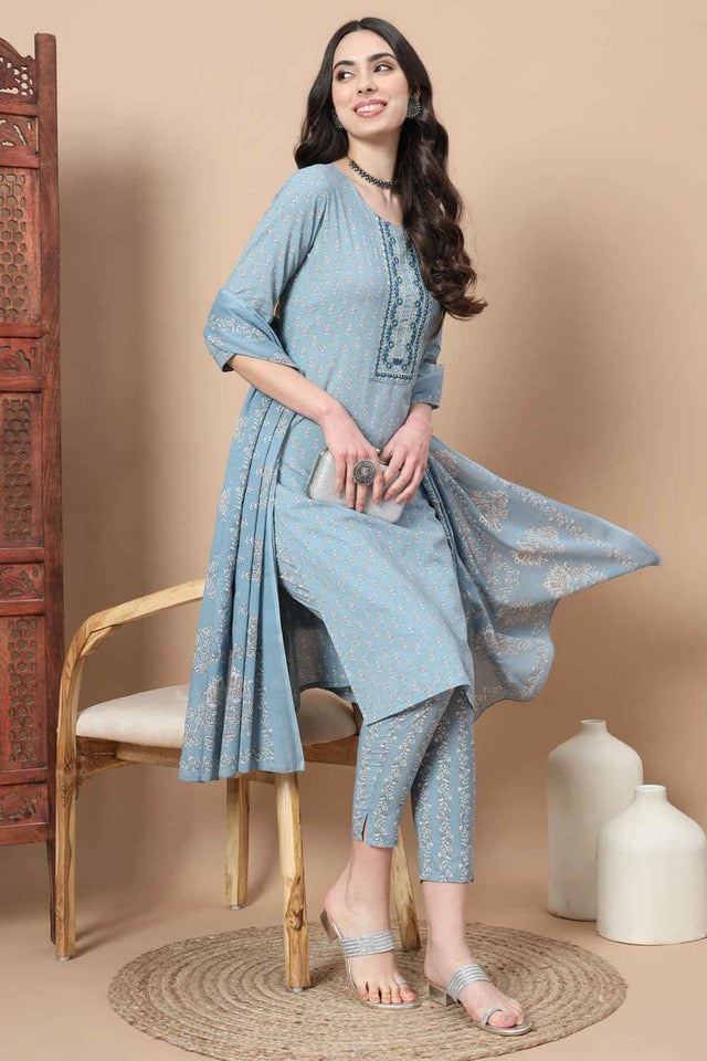 Blue Ethnic Motifs Thread Work Pure Cotton Kurti Pant Set