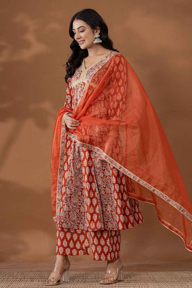 Red Ethnic Motifs Thread Work Pure Cotton Kurti Pant Set