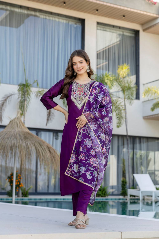 Purple Embroidered Chanderi Kurti Pant Set (ACA5491)