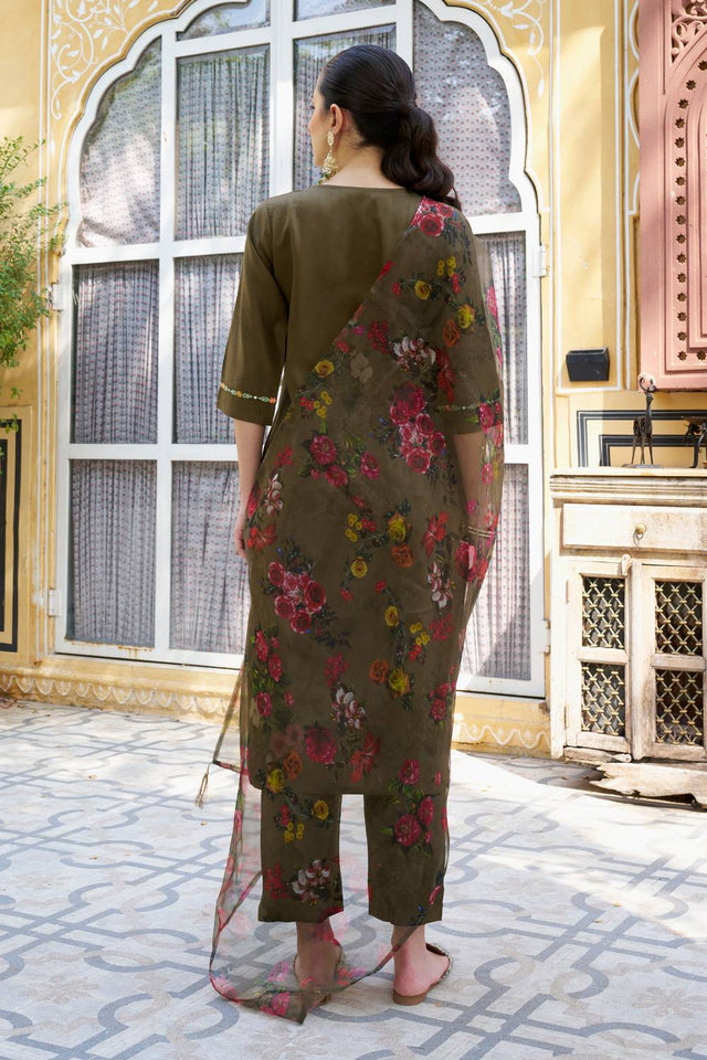 Mehendi Floral Embroidered Rayon Kurti Pant Set (ACA5561)