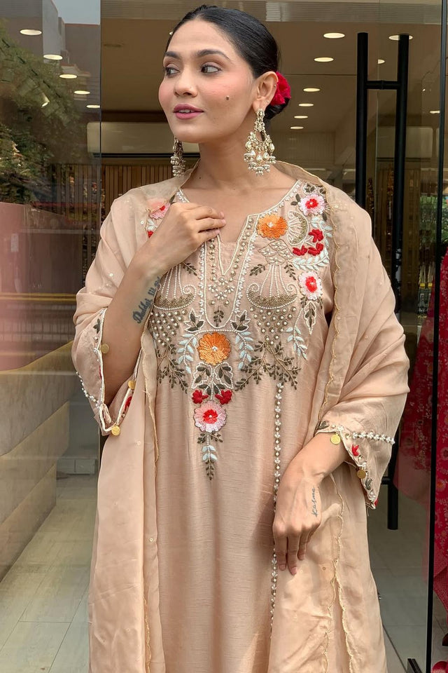 Cream Floral Embroidered Chanderi Kurti Pant Set (ACA6780)