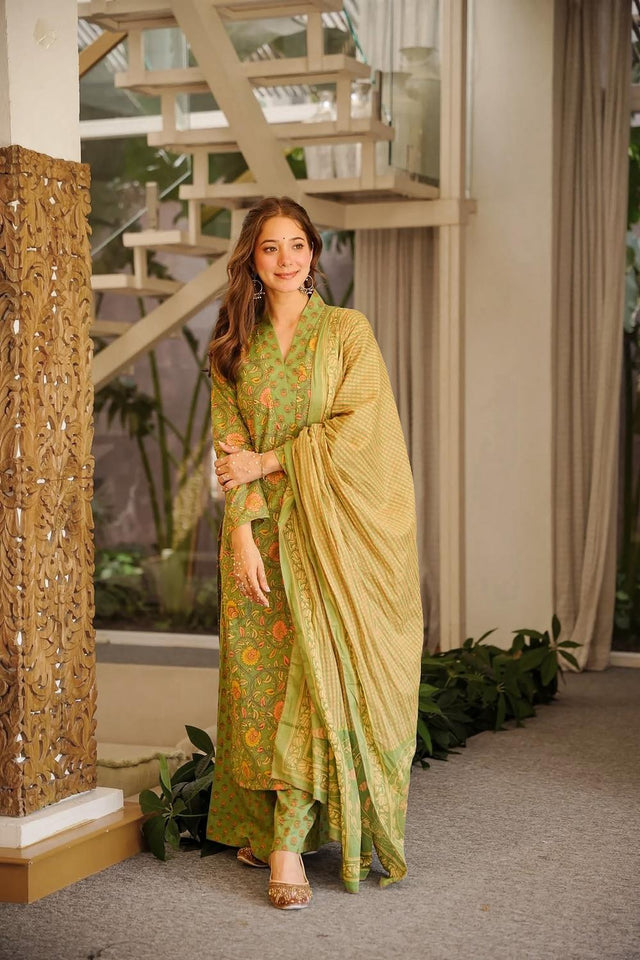 Green Floral Printed Cotton Kurti Pant Set (ACA7317)