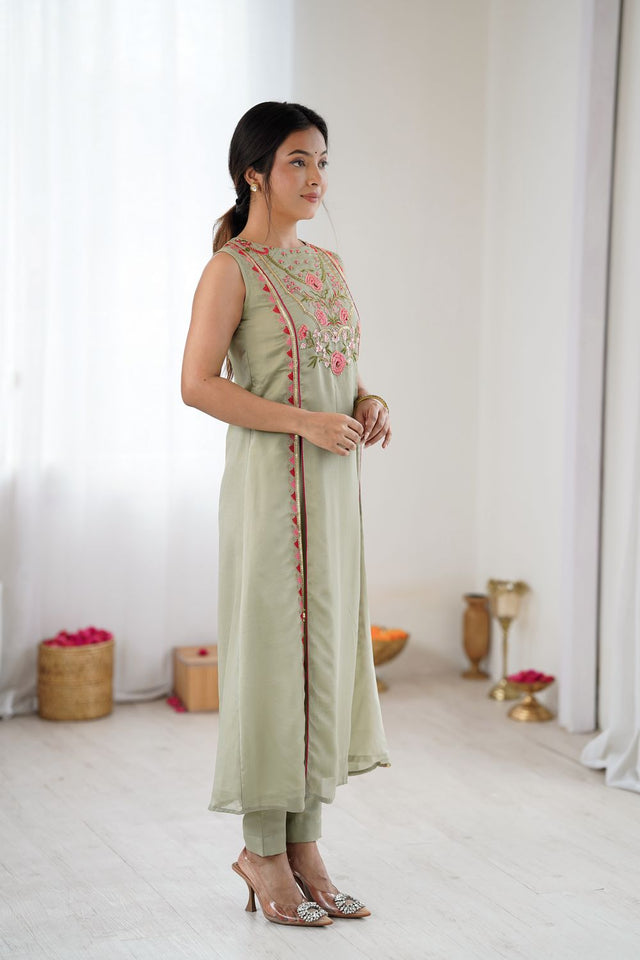Green Georgette Floral Embroidered Kurti Pant Set (ACA8604)