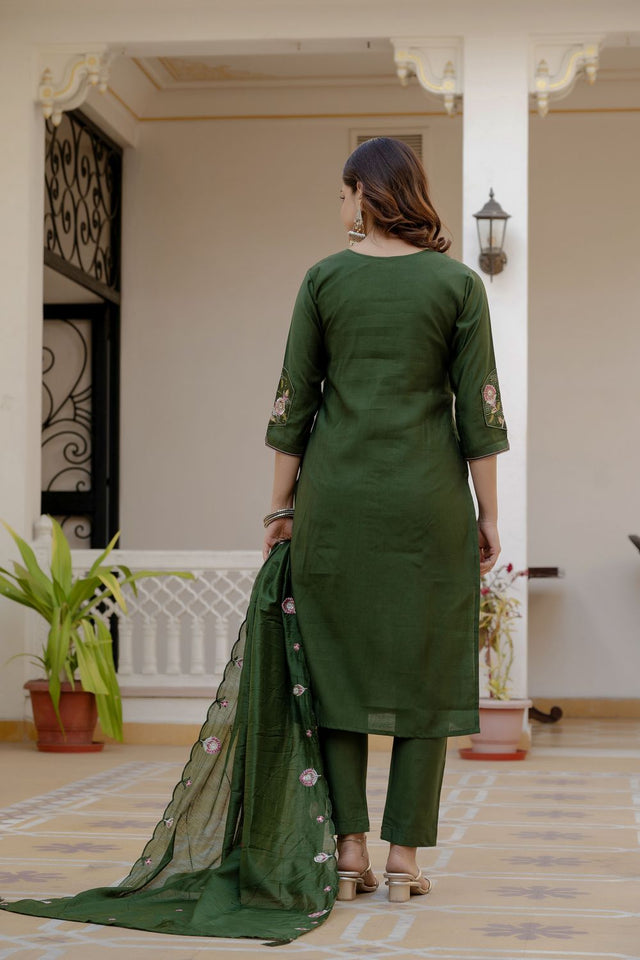 Green Floral Embroidered Silk Kurti Pant Set (ACB2252)