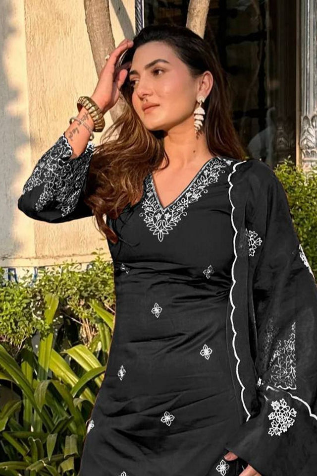 Black Embroidered Chanderi Kurti Pant Set (ACB2302)