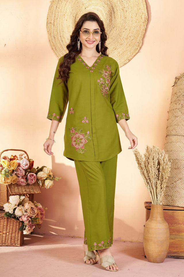 Mehendi Floral Embroidered Rayon Co-Ord Set (ACB2426)