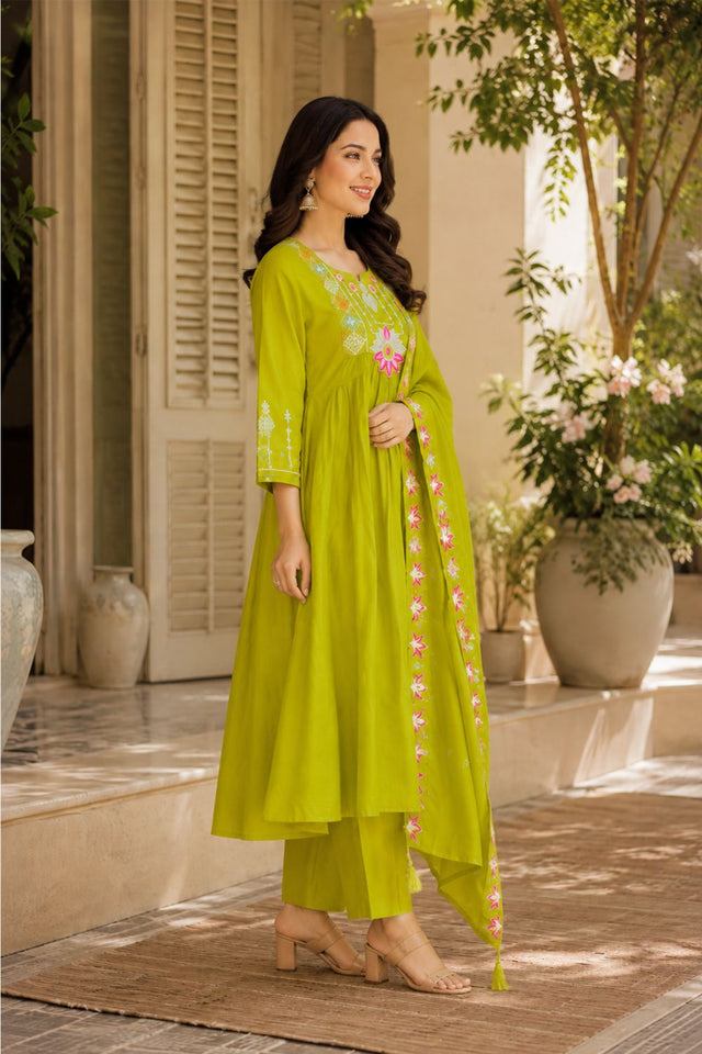 Green Floral Embroidered Silk Anarkali Suit (ACB2717)