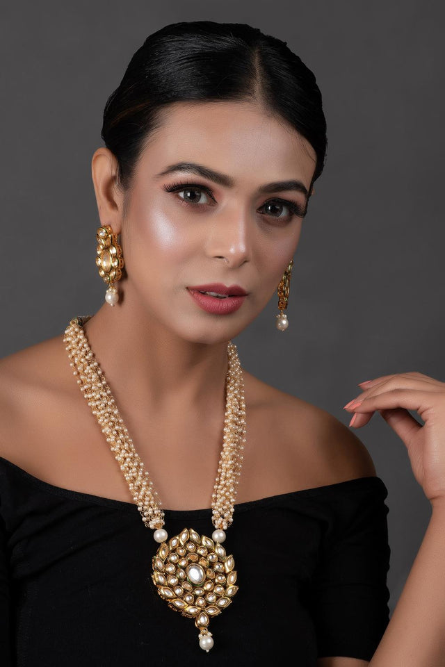 White Kundan & Beads Alloy Necklace Set
