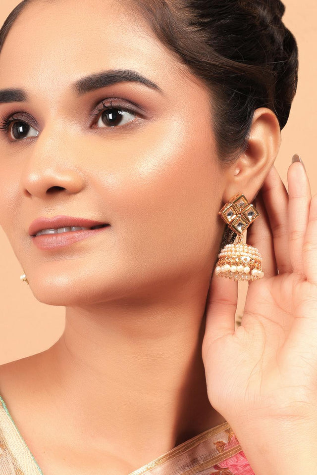 Golden Kundan & Beads Alloy Earrings