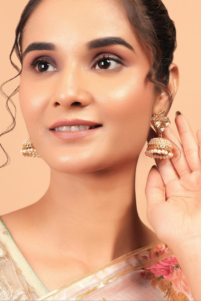 Golden Kundan & Beads Alloy Earrings