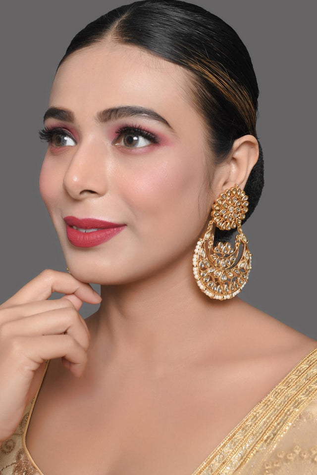 Golden Kundan & Beads Alloy Earrings
