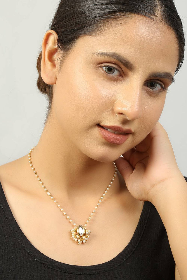 Golden Kundan Drop Alloy Necklace
