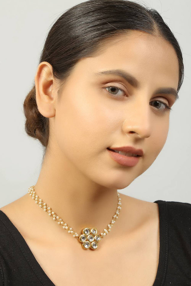 Golden Sleek Floral Shaped Kundan Choker