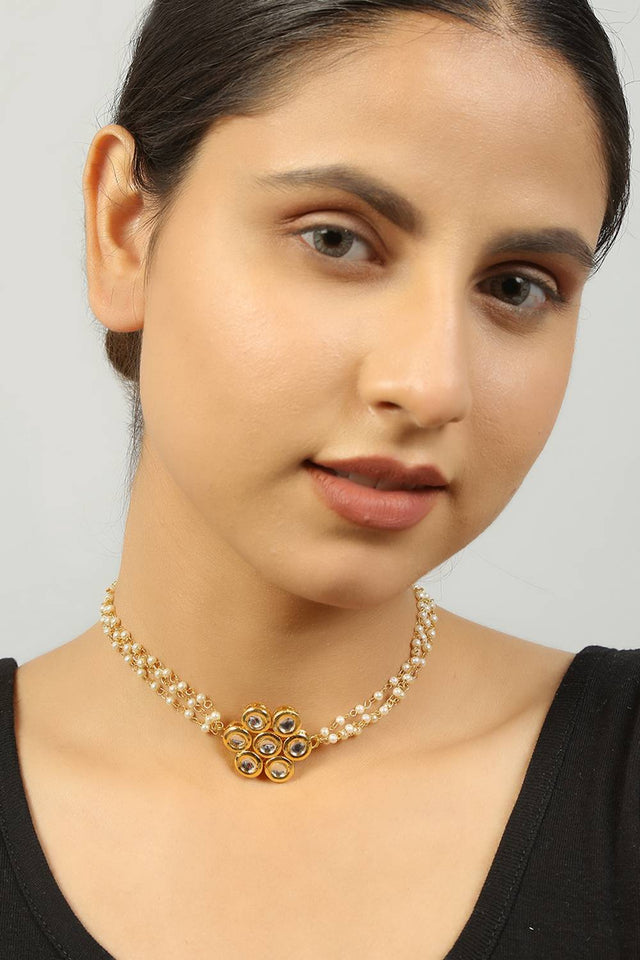 Golden Sleek Floral Shaped Kundan Choker
