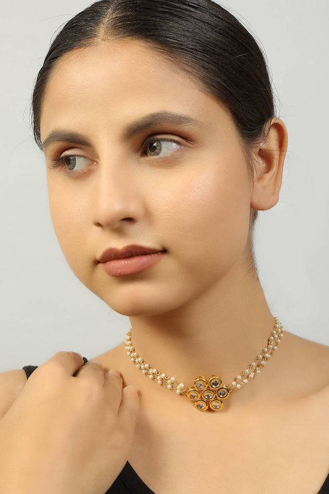 Golden Sleek Floral Shaped Kundan Choker