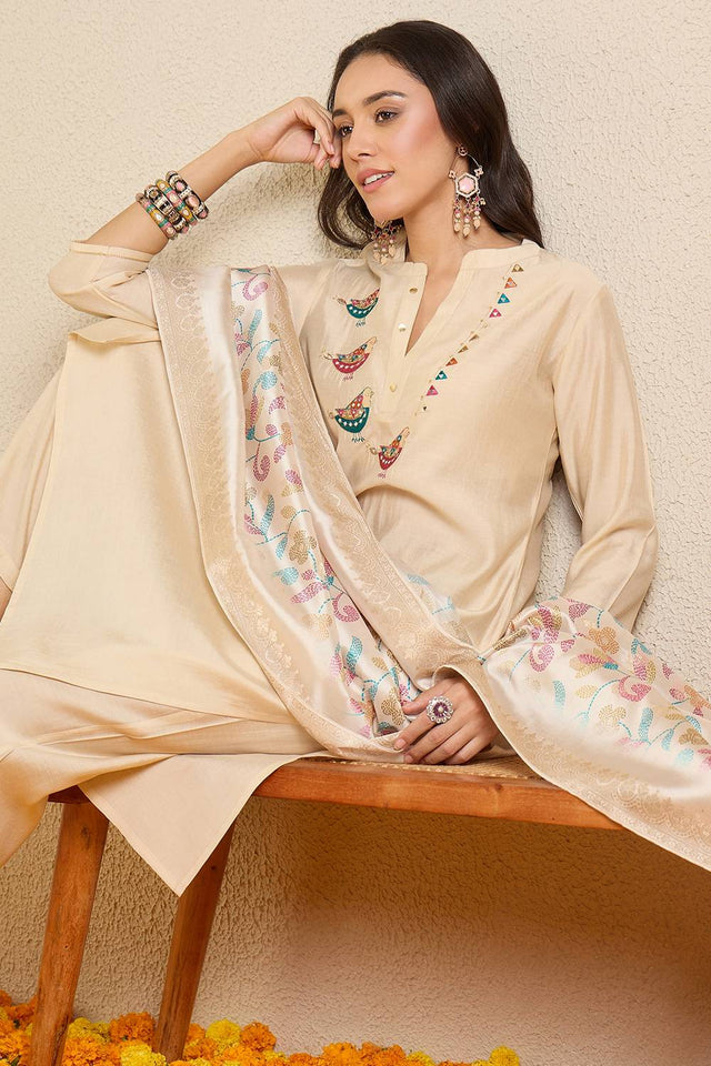 Off White Embroidered Silk Blend Kurti Pant Set (IDKH9OW12200)