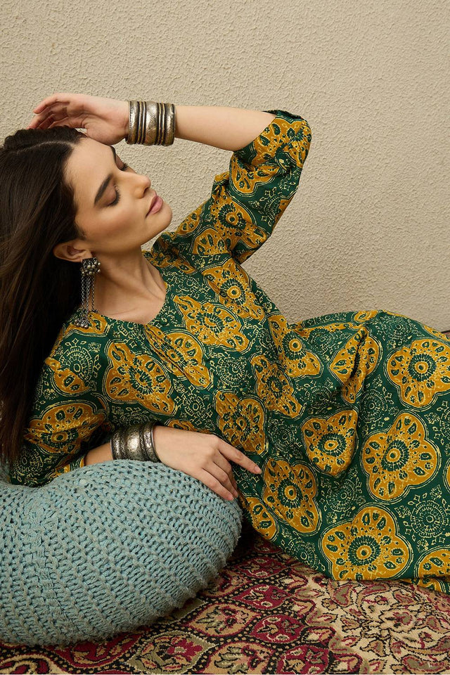 Green Printed Cotton Kurti Pant Set (IDKS0GN12487)