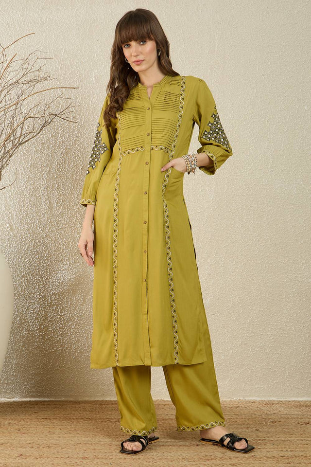 Green Embroidered Rayon Kurti Pant Set (IDKS5GN11221)