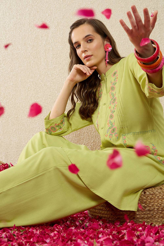 Green Embroidered Rayon Kurti Pant Set (IDKS5GN11565)