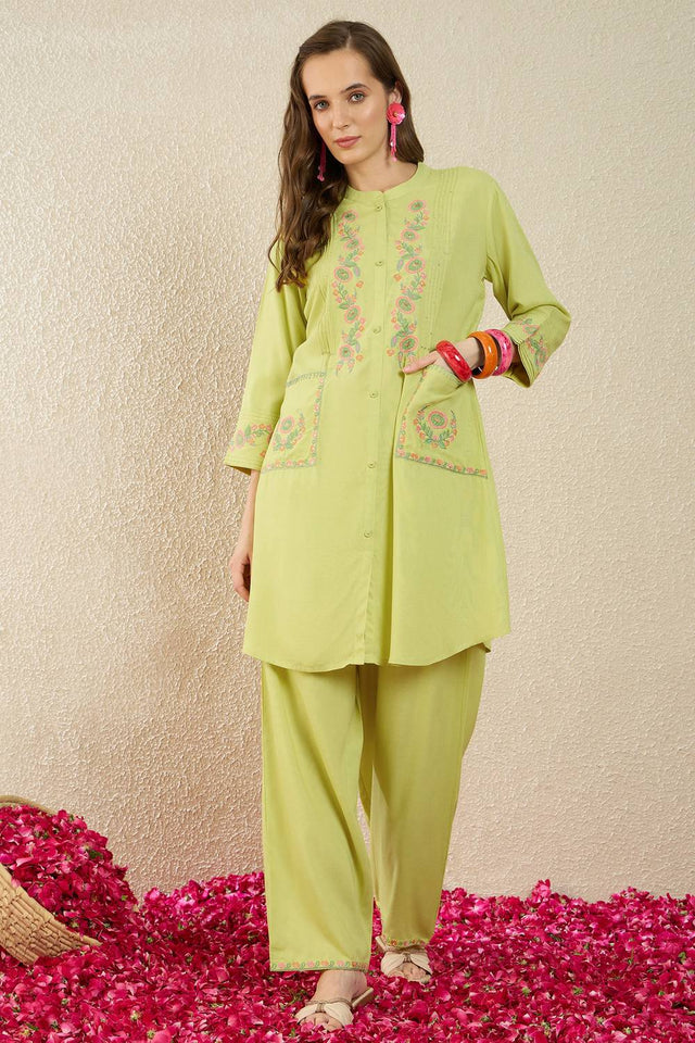 Green Embroidered Rayon Kurti Pant Set (IDKS5GN11565)
