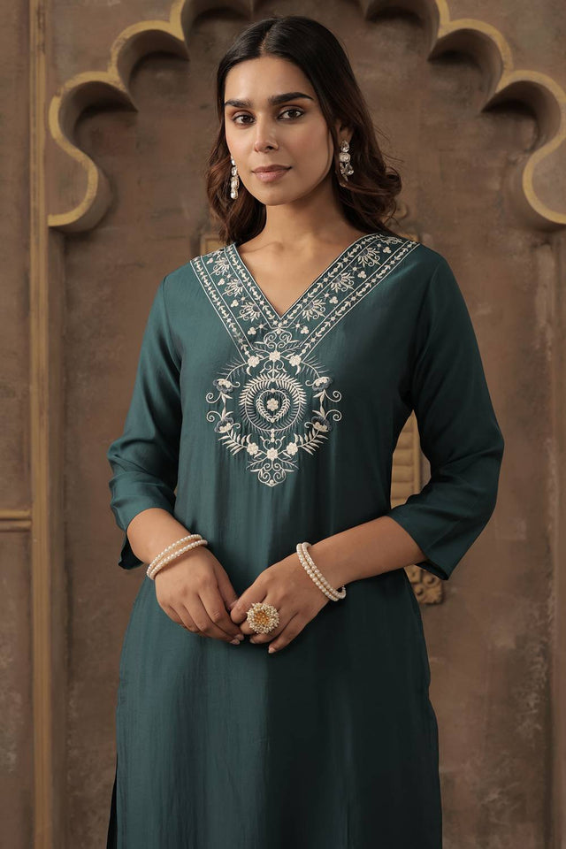 Turquoise Floral Embroidered Silk Blend Kurti Pant Set (IDKS9TL12216)