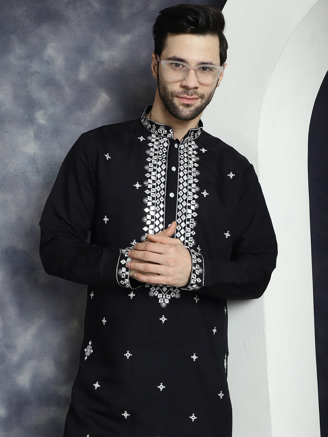 Men's Black Embroidered Kurta