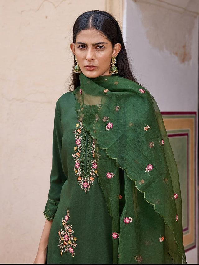 Green Silk Blend Solid Embroidered Straight Kurti Pant With Dupatta