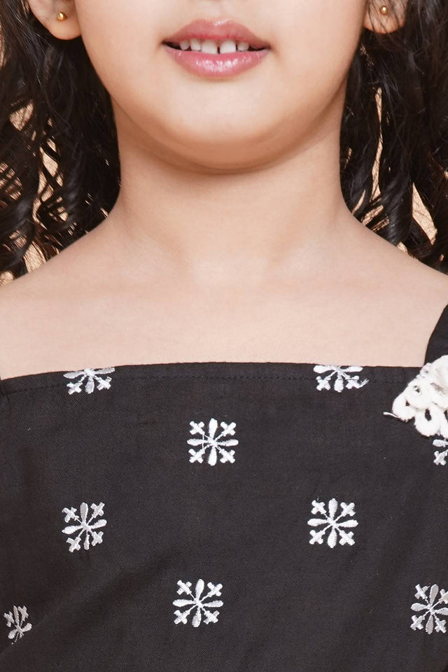 Girl's Black Ethnic Motifs Embroidered Cotton Kurta Set