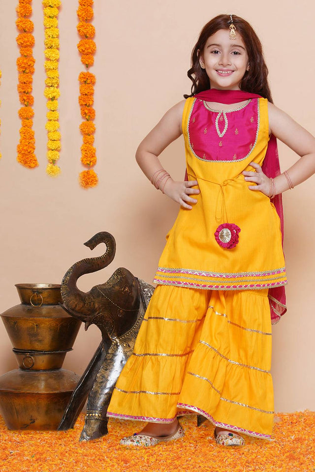 Girl's Yellow Solid Cotton Kurta Set