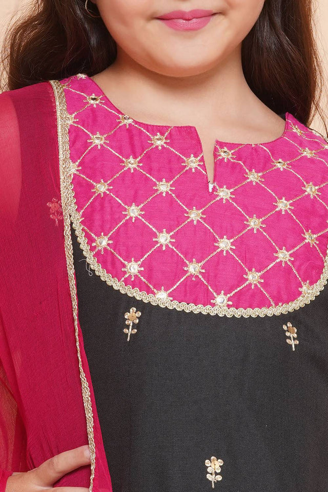 Girl's Black Embroidered Cotton Kurta Set