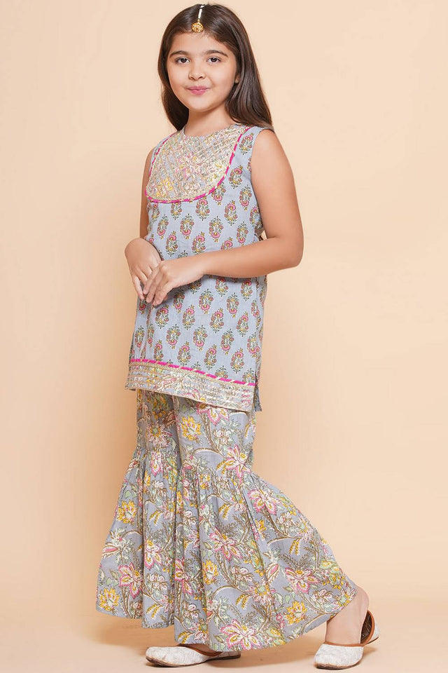 Girl's Grey Floral Printed Cotton Kurta Set
