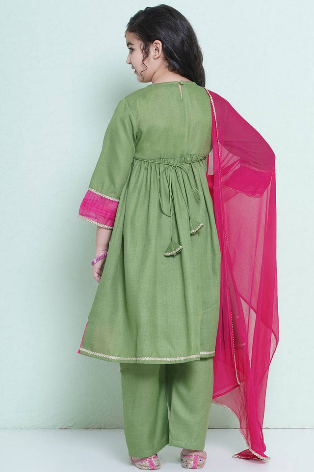 Girl's Green Embroidered Cotton Kurta Set