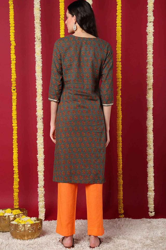 Green Cotton Blend Embroidered Round Neck Kurti