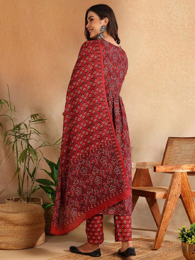 Red Rayon Blend Floral Printed A-Line Kurti Pant With Dupatta
