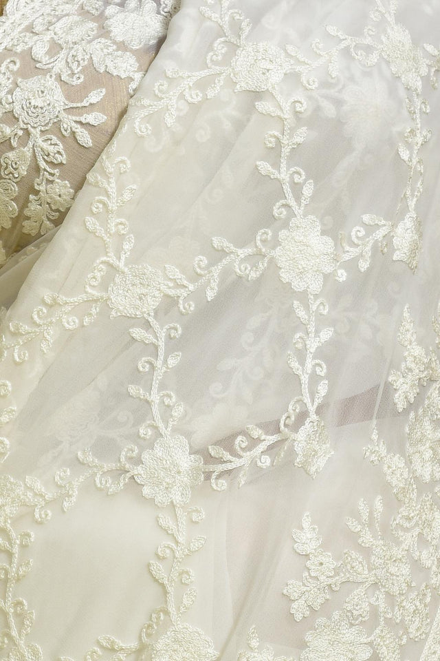 White Floral Embroidered Georgette Saree (RSGWWM6C3780)
