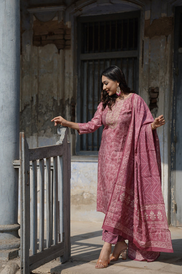 Pink Silk Blend Bandhani Print Embroidered Straight Suit Set
