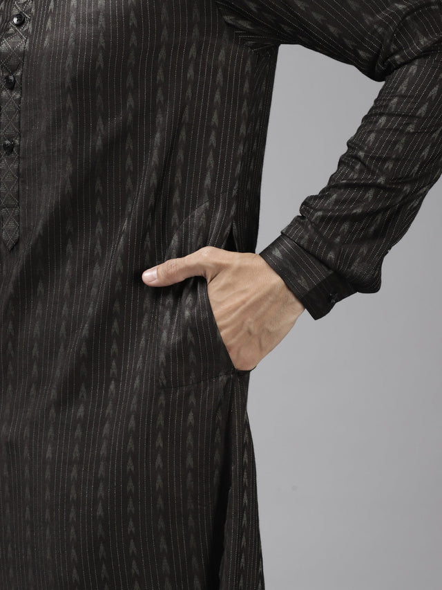 Buy Men's Oliveâ Cotton Woven Thread Work Straight Kurta Online - Side