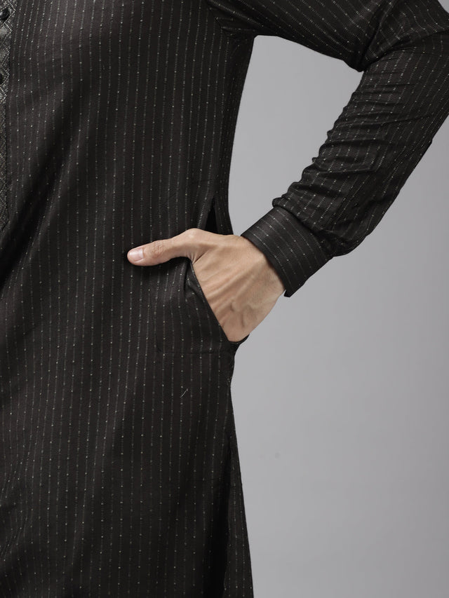 Buy Men's Oliveâ Cotton Woven Thread Work Straight Kurta Online - Side