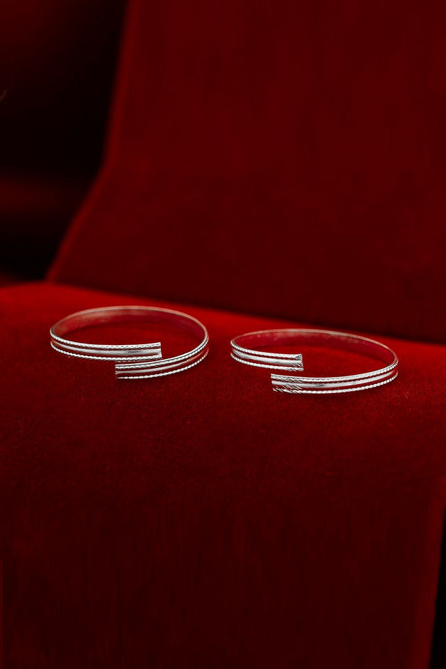 Buy Women's Alloy Toe Ring in Silver