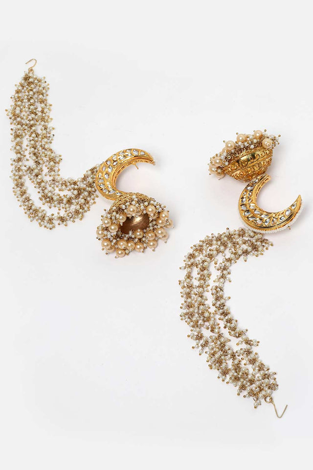 Gold And White Gold-Plated Kundan And Pearls Jhumka Earring With Hair Chain
