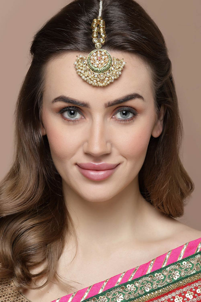 Green And Gold Mang Tikka Head Jewelry With Kundan And Pearls