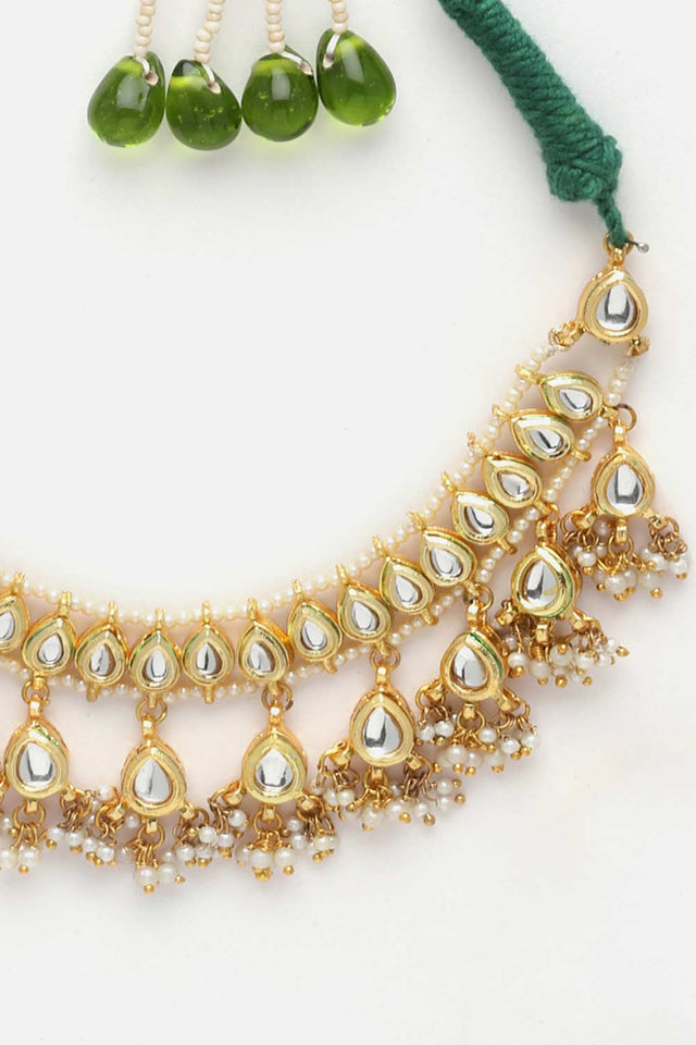 White And Gold Kundan And Pearls Choker Necklace