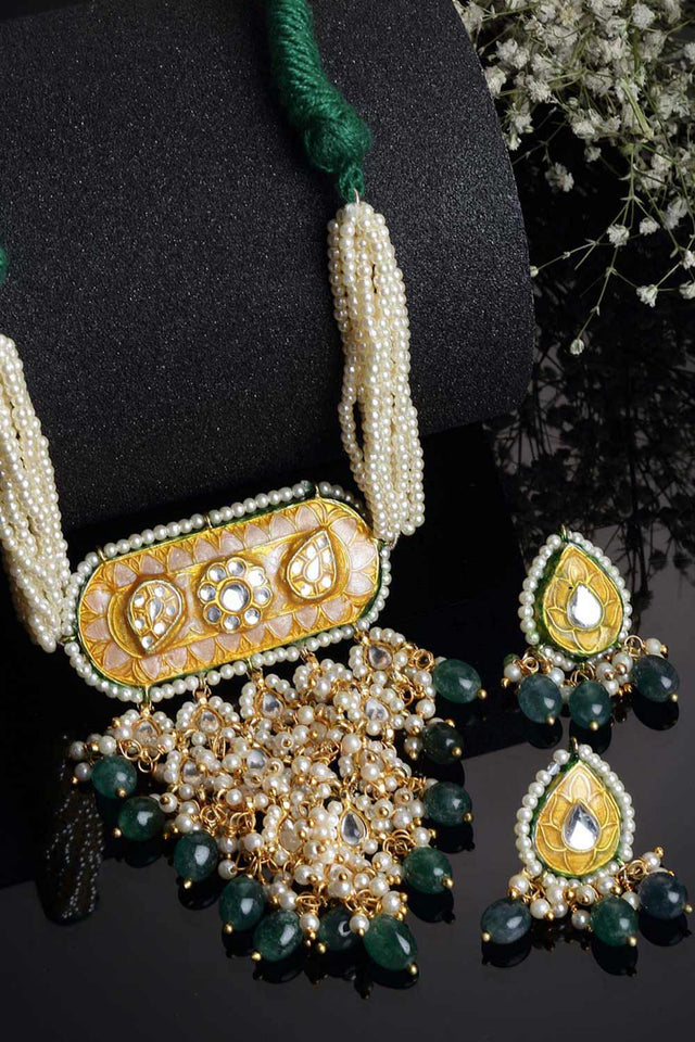 Yellow And Green Gold-Plated Kundan And Pearls Jewelry Set