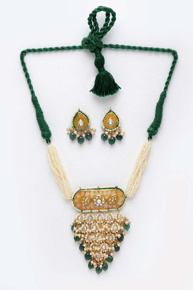 Yellow And Green Gold-Plated Kundan And Pearls Jewelry Set